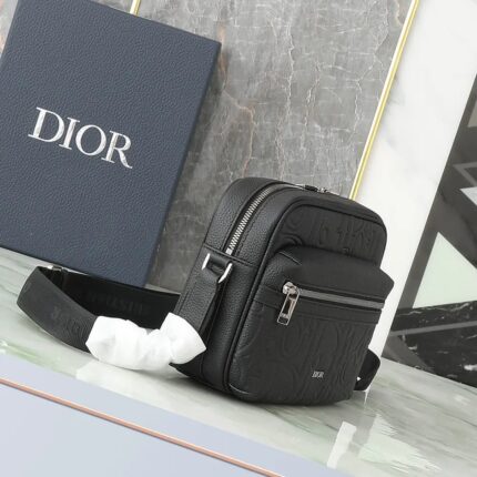 Dior Rider 2.0 Zipped Messenger Bag In UAE